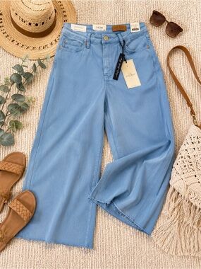 NWT Judy Blue Sky Blue High Rise Wide Leg Crop Jeans 11/30 Raw Hem